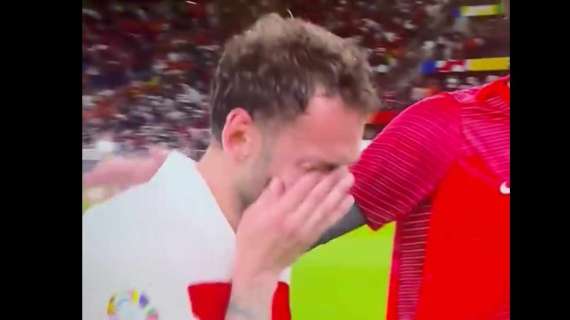 FOTO - Delusione Calhanoglu: scoppia in lacrime dopo il ko contro l'Olanda