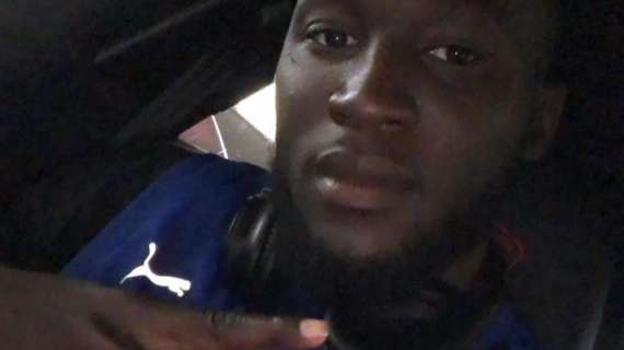 Romelu Lukaku torna dall'allenamento. Con un outfit... nerazzurro