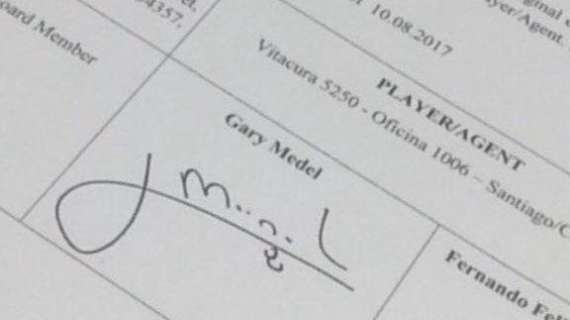 Gary Medel vola verso il Besiktas. In rete spunta la firma del contratto