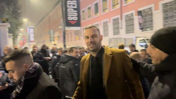 VIDEO - Festa di Natale nerazzurra, Handanovic scherza: "Posso entrare?"