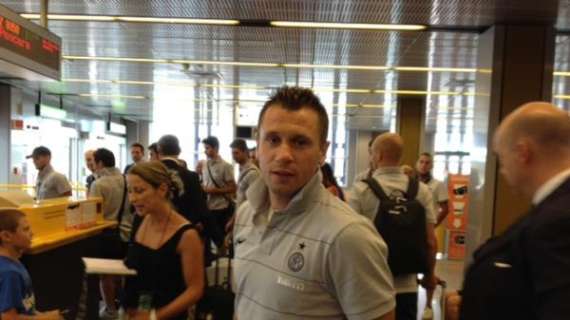 FOTO - L'Inter è in aeroporto. Cassano aspetta...