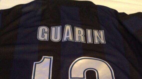 FOTO - Guarin: "Ecco la mia nuova maglia dell'Inter"