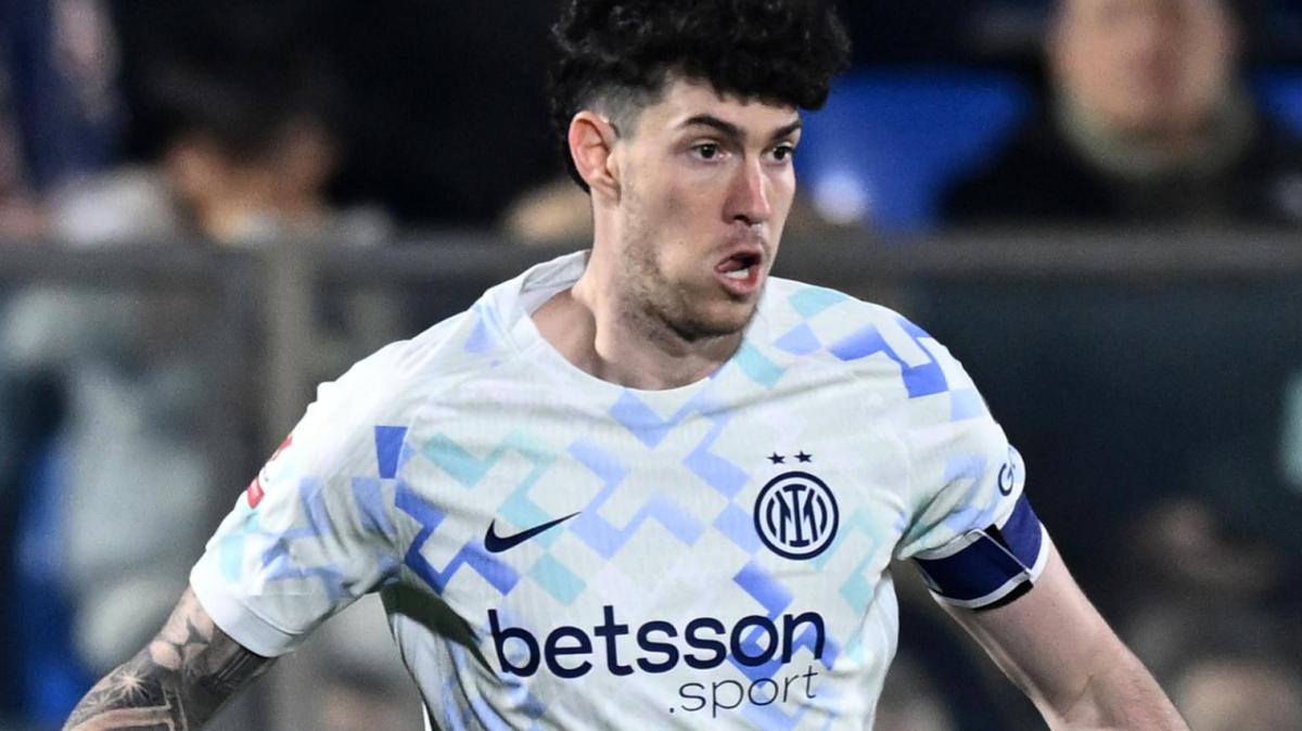 MD - Bastoni ora ha fretta di firmare per il Barcellona: lui e l'entourage vogliono accelerare le trattative