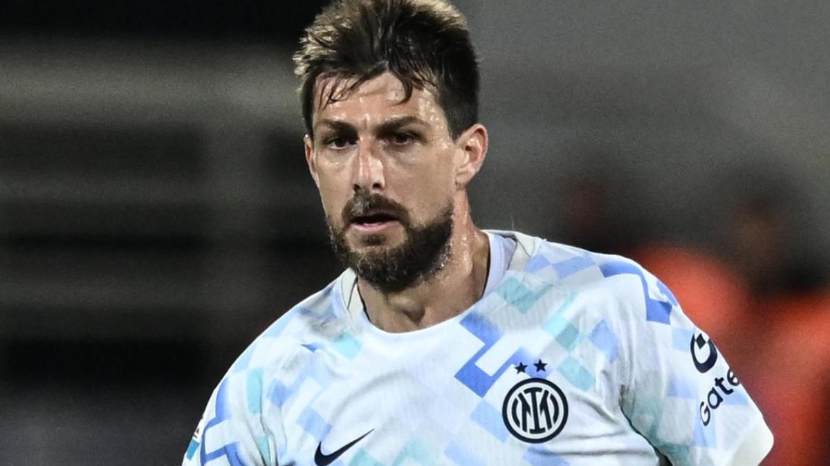 TS - Dall'addio di Acerbi a Bastoni nel mirino del Barça: si va verso un'Inter meno azzurra