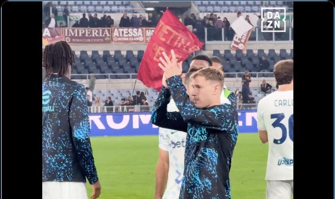 VIDEO - La Nord canta, l'Inter ringrazia: Barella e soci festeggiano la vittoria dell'Olimpico insieme alla Curva 