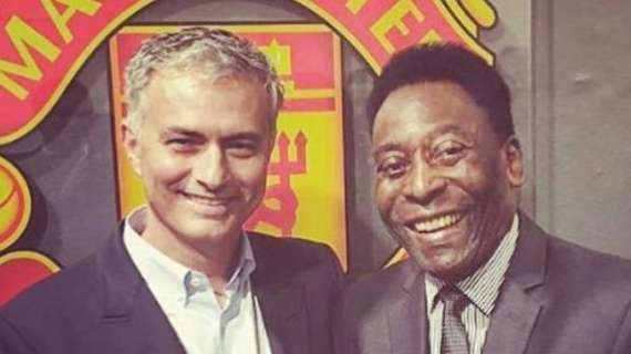 Mourinho ricorda Pelé: "Con lui uno dei momenti di cui vado più fiero. Riposa in pace Re"