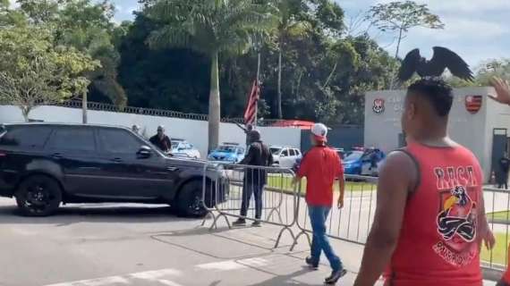 Flamengo, contestazione dopo il ko con il Vasco da Gama: i tifosi insultano Gabigol