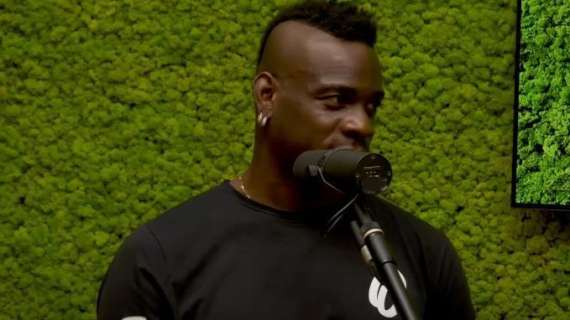 Balotelli: "Amo l'Inter, le devo tutto. Contro il Barça sbagliai a gettare la maglia, ma piansi per i fischi"