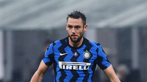 De Vrij compie 29 anni, l'Inter lo festeggia: "Tanti auguri nerazzurri"