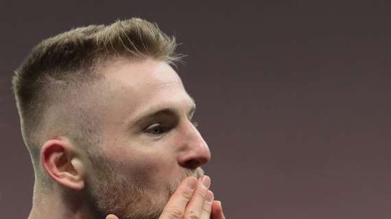 Giornata Mondiale del bacio, l'Inter la celebra con Skriniar