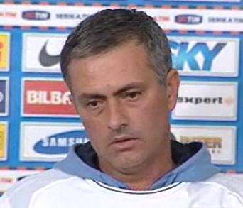 Mourinho trattiene Ibra: "Resta all'Inter, altrimenti lo compro io"