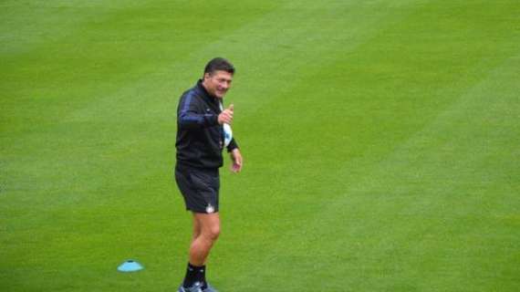 Un tifoso chiede un giro di campo a Mazzarri, e lui...