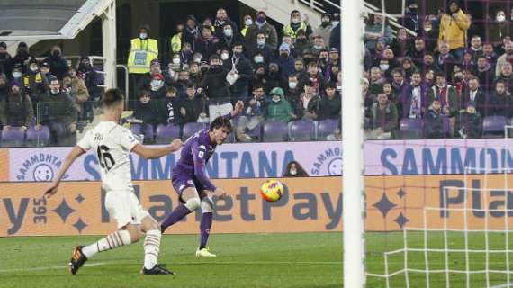 La capolista Milan cade al Franchi: Vlahovic non perdona e la Fiorentina s'impone 4-3