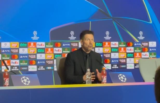 Simeone in conferenza: "Dopo l'1-1 ho deciso di cambiare il corso della partita. Gimenez è importantissimo"