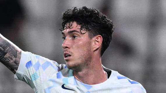 Dalla Spagna - Il Barcellona prepara il colpo in difesa il prossimo anno: Bastoni nella lista delle priorità