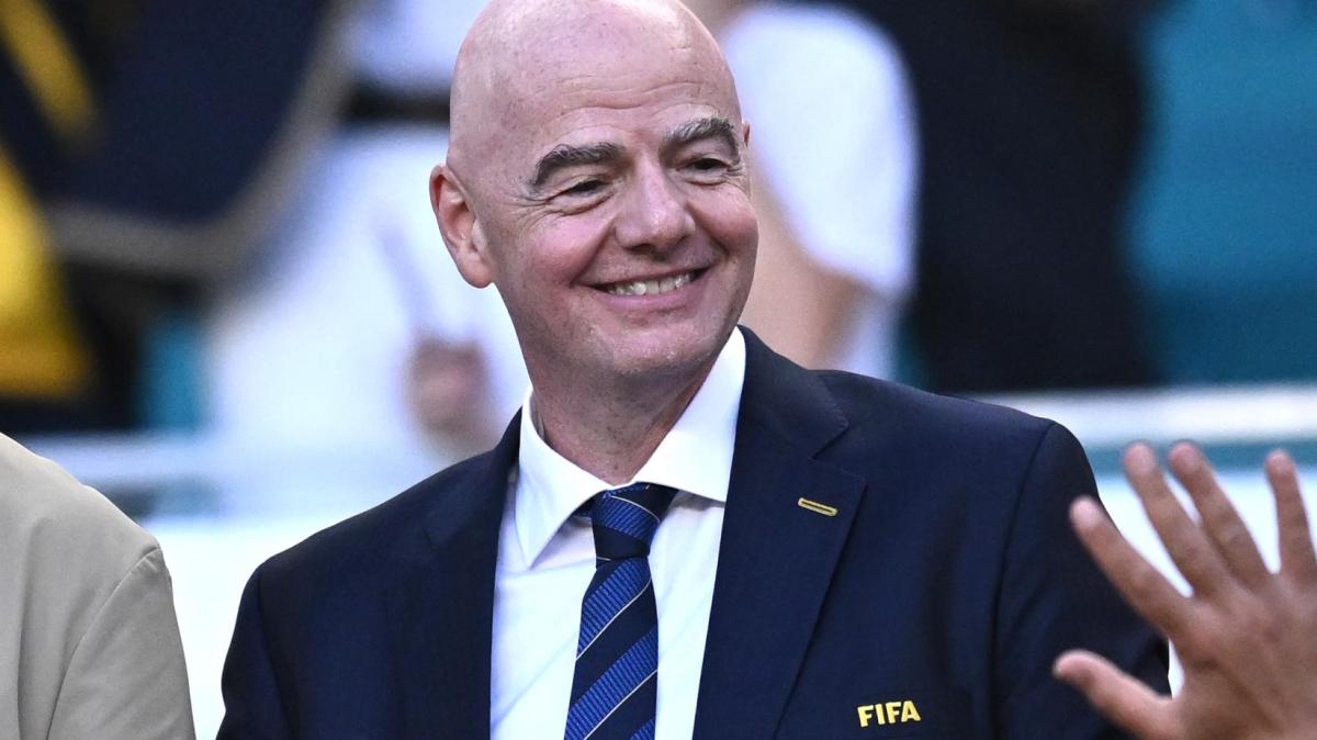 Infantino: "Pensiamo di allargare il Mondiale, così l'Italia ce la farà"
