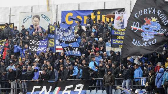 VIDEO - Sul web si protesta, mentre sotto la sede...