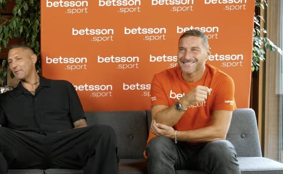 Totti: "Ronaldo il più forte di tutti i tempi dopo Maradona. Un dispiacere non averlo avuto come compagno"