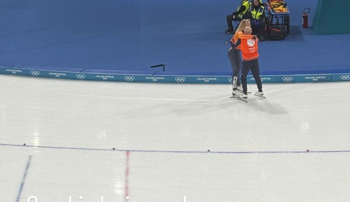 Speed skating, Jutta Leerdam trionfa a Milano davanti a Dumfries: medaglia d'oro e record olimpico. Denzel: "Storia fatta"