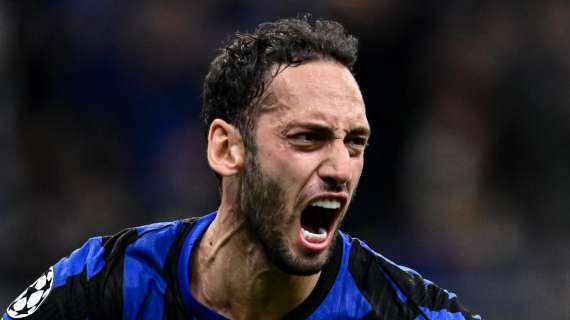 TS - Inter-Calhanoglu, il lungo addio tra flirt, infortuni e squalifiche. E col cambio modulo...