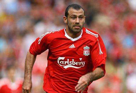 Javier Mascherano, attende con ansia una mossa dell&#039;Inter per lasciare il Liverpool dopo tre anni.