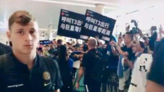 FOTOGALLERY - L'Inter è arrivata a Nanchino: tanti tifosi all'aeroporto 