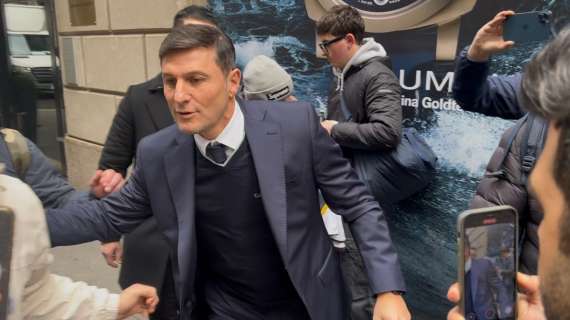 VIDEO - Un tifoso chiede a Zanetti di portare all'Inter Nico Paz. E Pupi ride di gusto