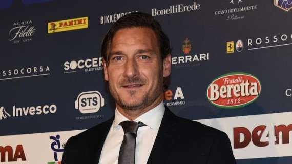 Totti: "Conte è uno degli allenatori più forti d'Europa. Qualunque squadra farebbe follie"