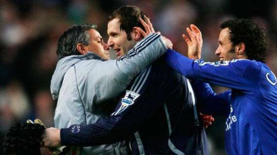 Mourinho: "Cech via? Dipendesse da me lo terrei. In caso di addio potrei chiedere dei calciatori in cambio"