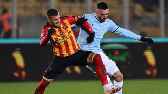 La Lazio dimentica i 6 gol dell’Inter, Marusic regala la vittoria a Baroni: Lecce ko 1-2