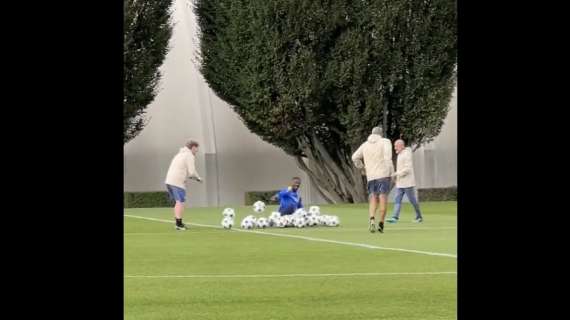 VIDEO - City-Inter, allenamento della vigilia ad Appiano: Thuram apre la seduta alla sua maniera