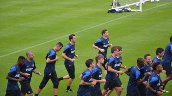 Il gruppo rientra in campo. Tre giocatori a parte