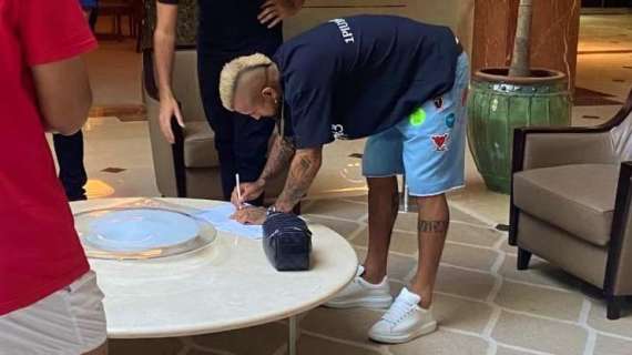 Tutto fatto tra Vidal e il Flamengo? Il cileno 'pizzicato' mentre firma un contratto in hotel 