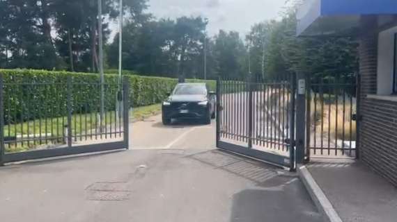 VIDEO - Ausilio e Calhanoglu hanno lasciato Appiano Gentile. Zielinski e Pavard sono arrivati