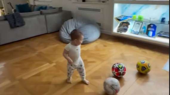 È figlio d’arte, si chiama Theo ma non è del Milan: l'allenamento di Lautaro jr. sotto gli occhi di papà 