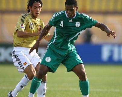 Con la maglia verde della Nigeria, Obiorah Nwankwo