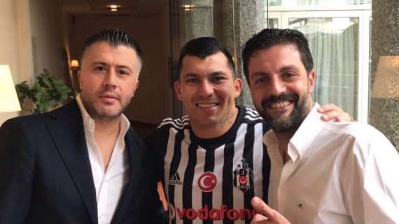 Gary Medel al Beşiktaş: il video dell'annuncio 