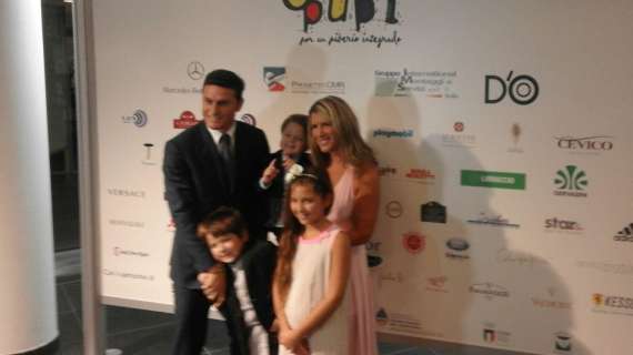 FOTO - Serata 'Fundacion Pupi': ecco Zanetti e famiglia