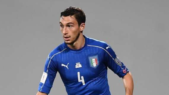 Man. United, Darmian non andrà in Australia. Il club: "Motivi familiari"