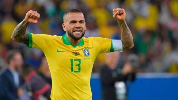 Dani Alves e il futuro: "Nulla è ancora deciso, ma andrò nel club che mi proporrà la sfida più grande"