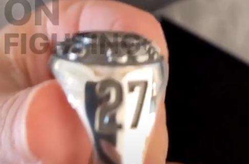 Triplete, Pandev mostra l'anello celebrativo sulle note di 'We are the Champions'