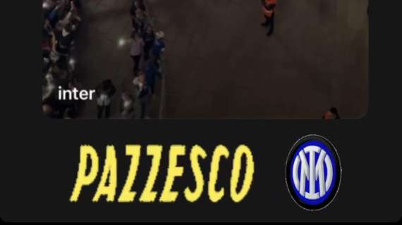 Piazza Duomo illuminata dai tifosi dell'Inter, Cambiasso a bocca aperta: "Pazzesco"