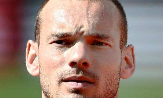 Nizza, esordio da titolare per Sneijder