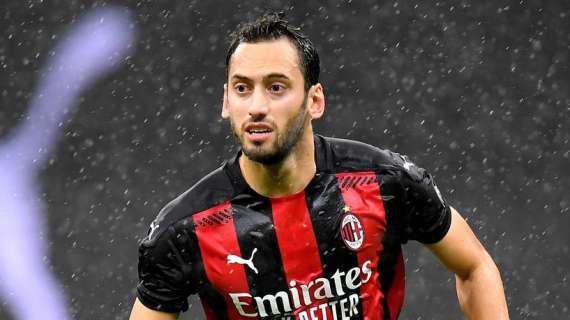 TS - Calhanoglu, addio Milan a zero? È sfida Inter-Juve. Occasione per Conte se parte Eriksen