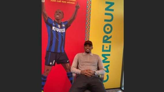 FOTO - Eto'o torna ospite dell'Inter: eccolo nella stanza dedicata al Camerun