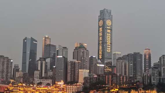 L'impresa dell'Inter arriva in Cina: sul World Financial Center di Chongqing spicca la scritta 'I M Scudetto'