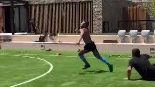 VIDEO -  Rafinha si allena in solitario: numero da funambolo sui social