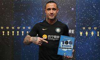 Arriva "100 storie nerazzurre", il nuovo libro dedicato ai bambini tifosi dell'Inter