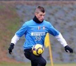 Santon imita Balotelli anche nel look