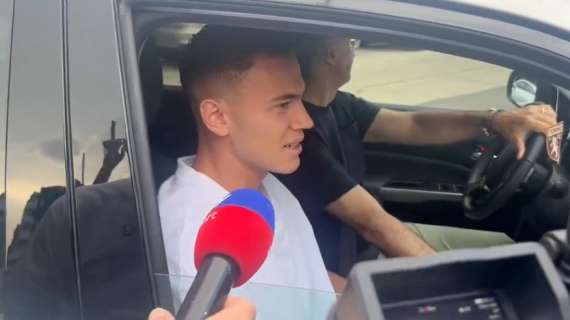 VIDEO - Asllani-Torino, dopo le visite mediche arriva il momento della firma: "Non vedo l'ora"
